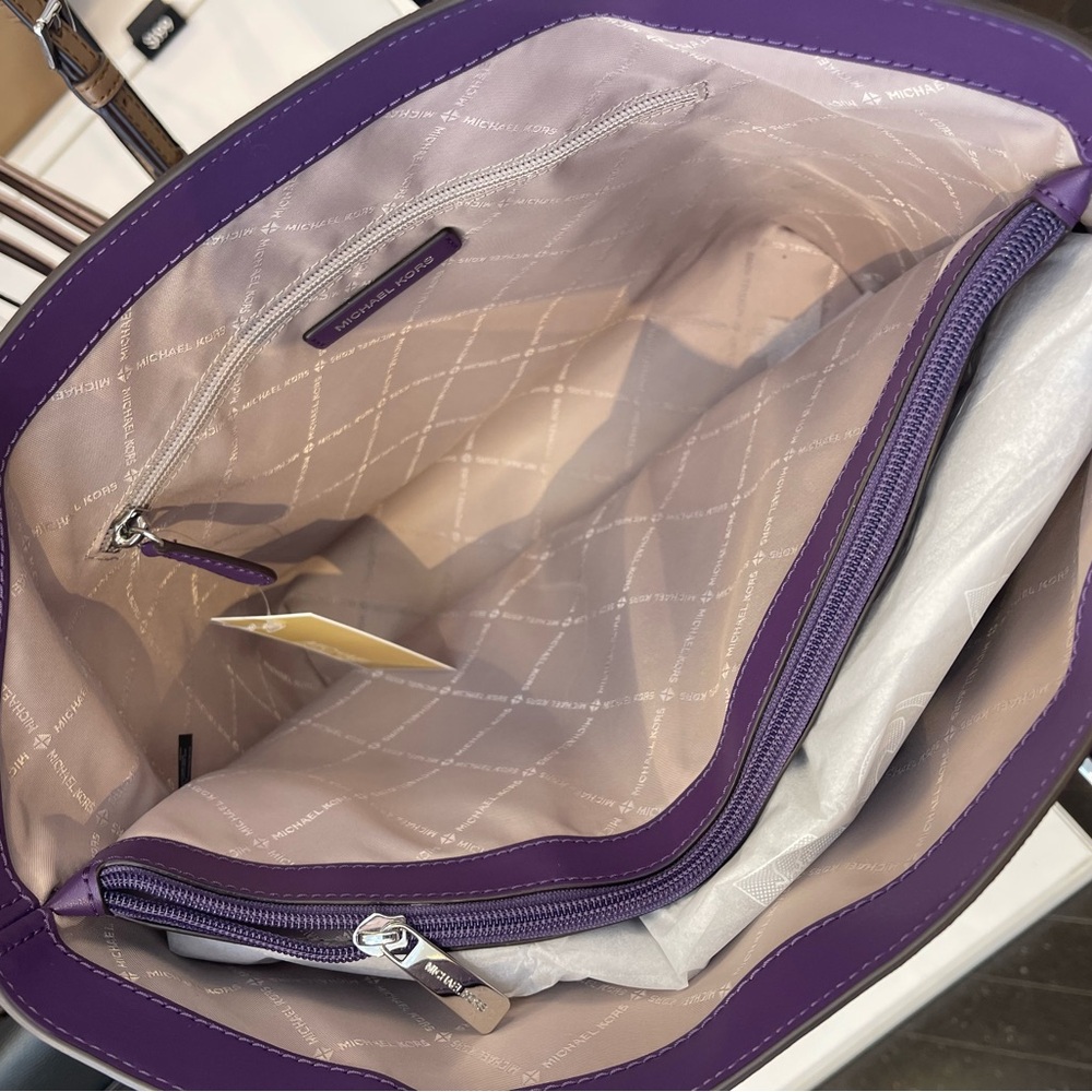 MICHAEL KORS Voyager Large Color-Block Signature Logo Shoulder Tote
Dark Purple - Picture 8 of 16